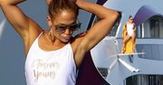 HOT ZDJĘCIA: Jennifer Lopez w obcisłym kostiumie pręży się na jachcie. Widoki nie z tej ziemi!