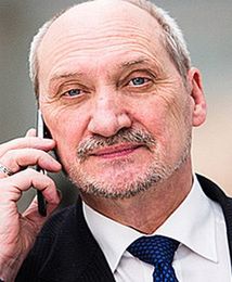 Macierewicz: pieniądze unijne trafiają do struktur mafijnych