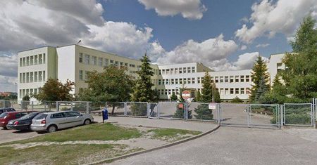 Ewakuacja podstawówki w Mławie. Ktoś rozpylił żrącą substancję