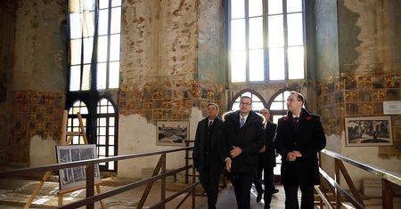 Burmistrz kazał zamalować fresk przed wizytą premiera. Sprawie przyjrzy się konserwator zabytków