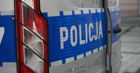 Zostawił 5-letniego syna w nocy w samochodzie i poszedł się bawić do dyskoteki.
