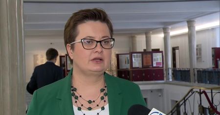 “Dotychczas nie było pieniędzy, a teraz J. Kaczyński rozdaje prezenty”. Opozycja o rozszerzeniu programu 500 plus