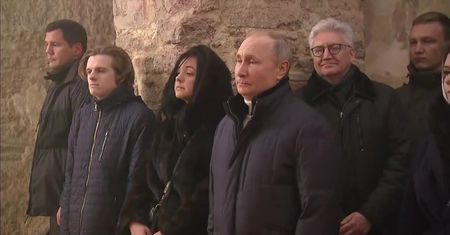 W. Putin wziął udział w prawosławnej pasterce w cerkwi położonej na wyspie. Dostał się tam poduszkowcem