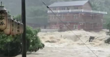 Powodzie w Queensland: niebezpieczne nawałnice i zagrożenia