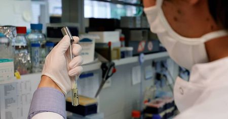 Od osób po COVID-19 wyizolowano silne przeciwciała, które mogą pomóc w leczeniu choroby