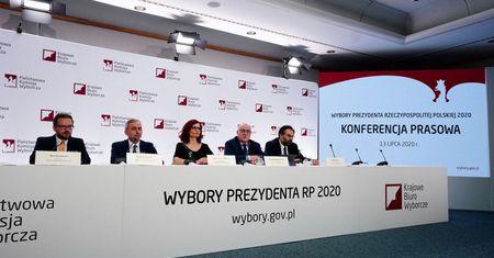 Na podstawie danych PKW z 99,98 proc. obwodów: Andrzej Duda – 51,12 proc., Rafał Trzaskowski – 48,88 proc.
