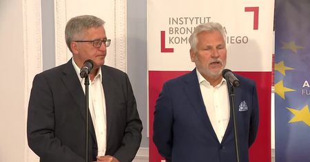 Byli prezydenci B. Komorowski i A. Kwaśniewski udzielili poparcia R. Trzaskowskiemu