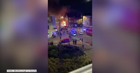 Pożar bloku w Londynie. Z płonącego budynku uratowano kobietę