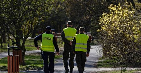 Ostatniej doby policjanci sprawdzili prawie 73 tys. osób na kwarantannie; 200 naruszeń