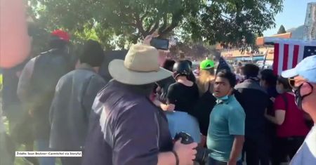 Bójka między zwolennikami Trumpa, a kontrmanifestantami Black Lives Matter w Kalifornii