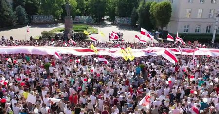 Masowe protesty przeciwko rządom Łukaszenki w Mińsku i innych białoruskich miastach