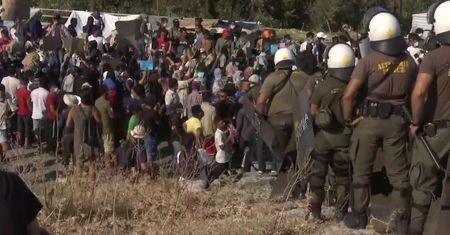 Migranci z Morii protestują na Lesbos. Domagają się możliwości opuszczenia wyspy