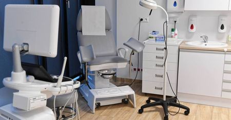 Na raka szyjki macicy chorują coraz młodsze kobiety – panie nie chcą się badać