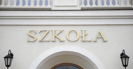 674 placówki oświatowe pracują w trybie mieszanym, a 147 w trybie zdalnym