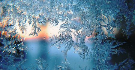 Początek tygodnia zimny z opadami deszcze ze śniegiem. Na wschodzie śnieg
