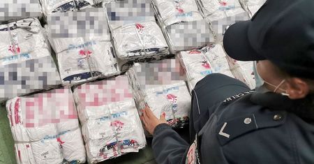 Wykryto blisko 2,3 tys. sztuk podrobionej odzieży z Chin