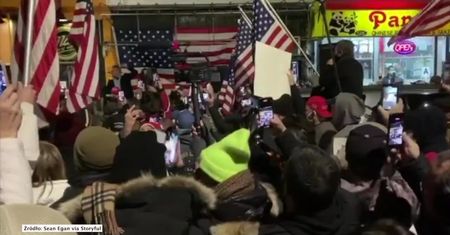 Protesty w Nowym Yorku. Tłum ludzi krytykował władzę za strategię walki z wirusem