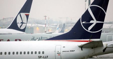 LOT: kolejnych jedenaście samolotów leci po Polaków za granicą