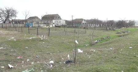 Burza śmieciowa na Ukrainie. Silny wiatr rozrzucił tony nieczystości