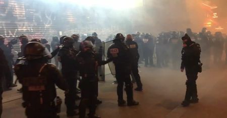 Protest feministek w Paryżu w przededniu Dnia Kobiet. Doszło do przepychanek z policją
