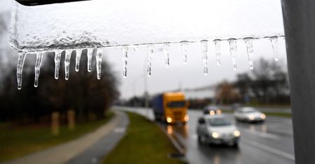 IMGW: marznące opady w pięciu województwach