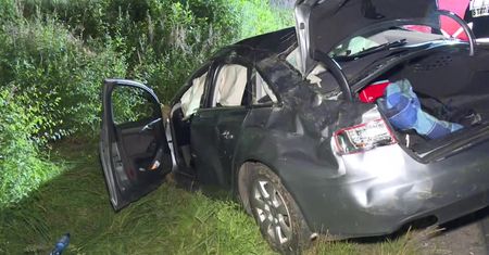 Zginęła 17-letnia dziewczyna, trzy zostały ranne w wypadku samochodu osobowego w Wielkopolsce