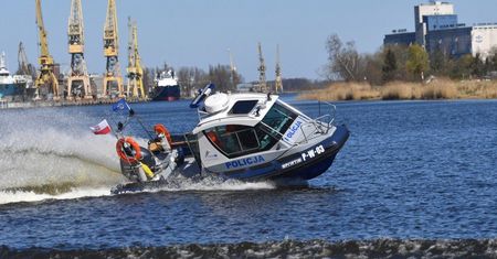 1089 interwencji ws. łamania przepisów o zakazie zgromadzeń; w poniedziałek 187 mandatów