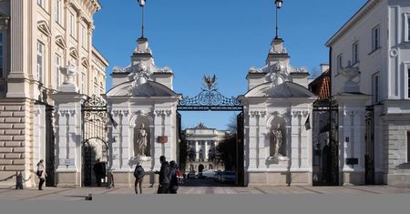 Maski, wietrzenie i odstępy – część uczelni przywraca pierwsze zajęcia stacjonarne