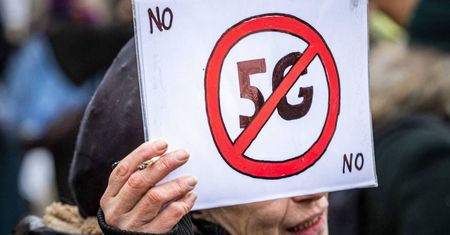 Prof. Krawczyk o lęku przed 5G: ludzie boją się tego, co nieznane, co zmieni ich życie