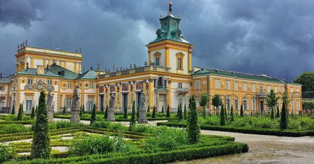 Poniedziałek burzowy i deszczowy. Lokalnie może spaść grad