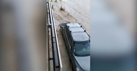 Ulewne deszcze spowodowały powodzie na Korsyce. Poważne utrudnienia dla kierowców