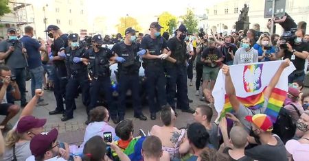 Protest przeciwko aresztowaniu aktywistki LGBT w Warszawie. Blisko 50 osób zatrzymanych