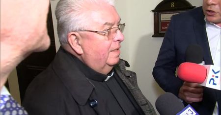 Były ministrant chce odszkodowania od kurii. Biskup zeznawał przed sądem