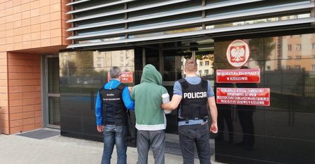 FUNKCJONARIUSZE POLICJI I KAS ZATRZYMALI KOLEJNE OSOBY PODEJRZANE O ZANIŻANIE WARTOŚCI LUKSUSOWYCH AUT