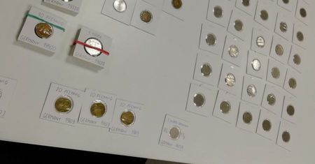 WPROWADZAŁ DO SPRZEDAŻY FAŁSZYWE MONETY KOLEKCJONERSKIE
