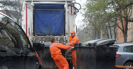 Raport: podwyżki opłat za wywóz śmieci wzrosły w ostatnim roku o ponad 30 proc.