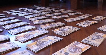 CZERPALI KORZYŚCI Z NIERZĄDU KILKUSET KOBIET WE FRANCJI