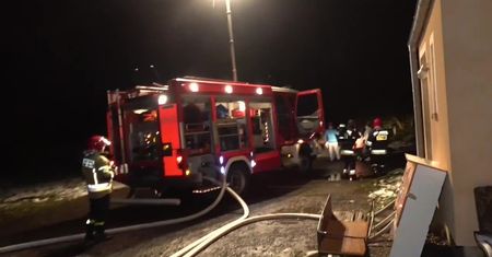 Pożar kamienicy w Kamiennej Górze. Trzy osoby zatrute dymem trafiły do szpitala
