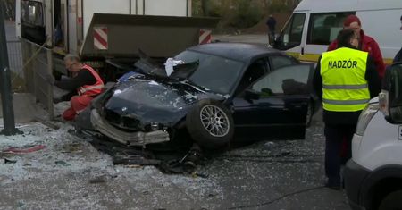 Pijany kierowca bmw wjechał w przystanek tramwajowy w Łodzi