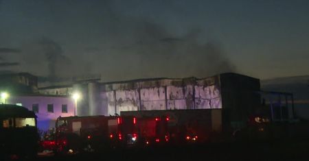 19 zastępów straży pożarnej gasiło pożar hali produkcyjnej pod Krotoszynem. Nikt nie ucierpiał