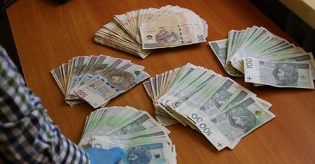 WŁAŚCICIELE I KIEROWNICY APTEK Z ZARZUTAMI KORUPCYJNYMI