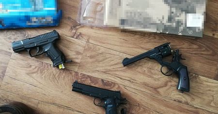 Polscy policjanci wyeliminowali zagrożenie w związku z groźbą ataku na szkołę w Szkocji