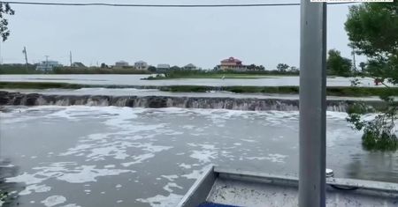 Luizjana pod wodą. Żywioł zniszczył wiele dróg, a służby ratunkowe starają się zapanować nad sytuacją