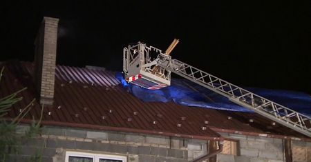 Połamane drzewa i zerwane dachy. Przez Małopolskę przetoczyły się gwałtowne burze