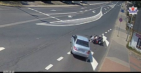 SPOWODOWAŁ KOLIZJĘ I ODJECHAŁ. NA MIEJSCU POZOSTAWIŁ WNUKA
