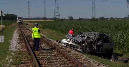 Kierowca wjechał pod szynobus, zmarł mimo 1,5-godzinnej reanimacji