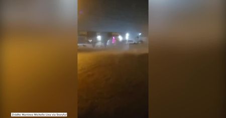 Dantejskie sceny w dolinie Rio Grande. Pioruny rozświetlały co chwilę niebo, ulice zamieniły się w rwące potoki