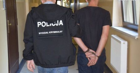 PIJANY UCIEKAŁ POLICJANTOM. W SAMOCHODZIE BYŁY MAŁE DZIECI