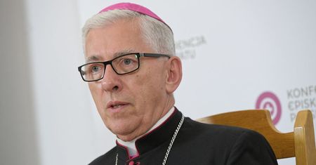 Abp Skworc: na początku roku szkolnego wejdą w życie zasady ochrony dzieci przed nadużyciami
