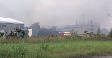 W Szczecinku spłonęła hala produkcyjna. Z ogniem walczyło 26 zastępów straży pożarnej. Nikt nie ucierpiał